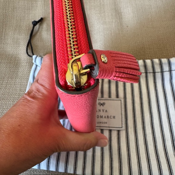 Anya Hindmarch coral colour leather zippy wallet - Picture 5 of 11